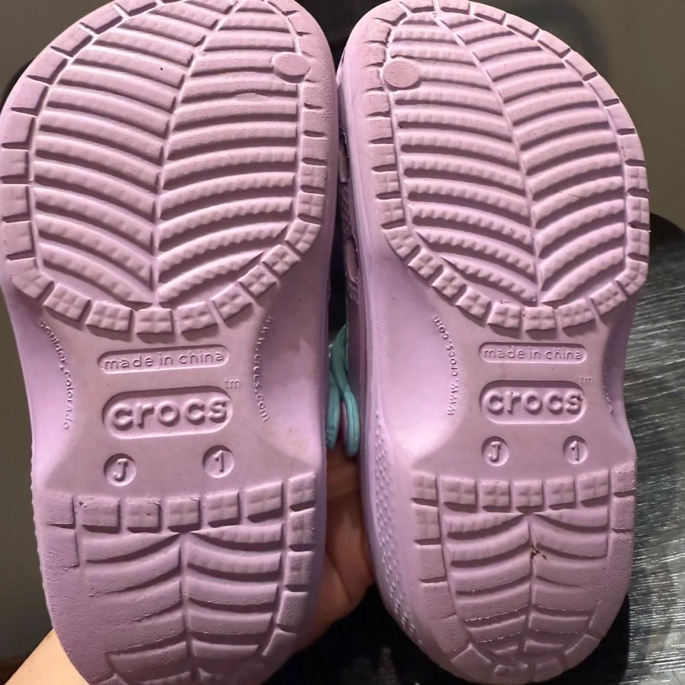 Frozen Crocs - Elsa and Anna Size J1 (big kids) - Picture 12 of 14